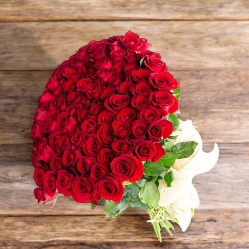 Buquê Elegante de 100 Rosas