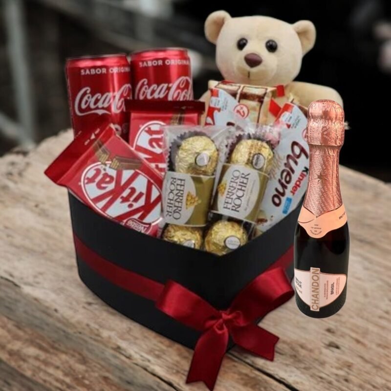 Caixa Coração com Doces, Ursos, Coca Cola Lata e Mini Chandon