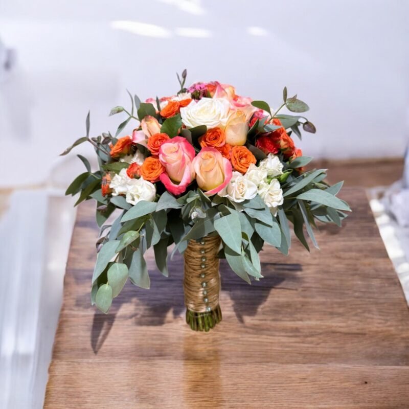 Buquê de Noiva Delicado com Mix de Rosas