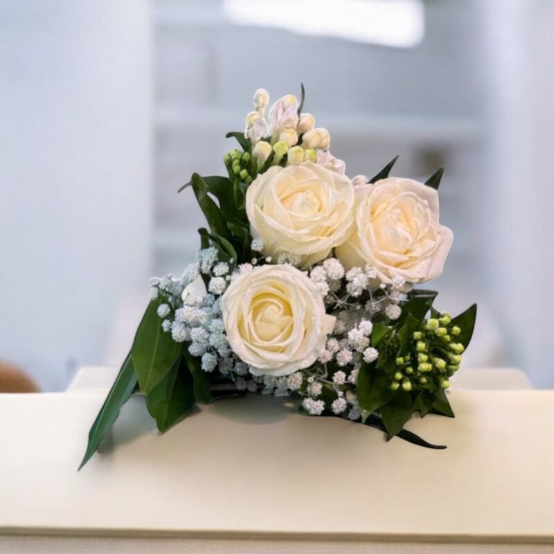 Buquê de 3 Rosas Brancas: Delicadeza e Pureza
